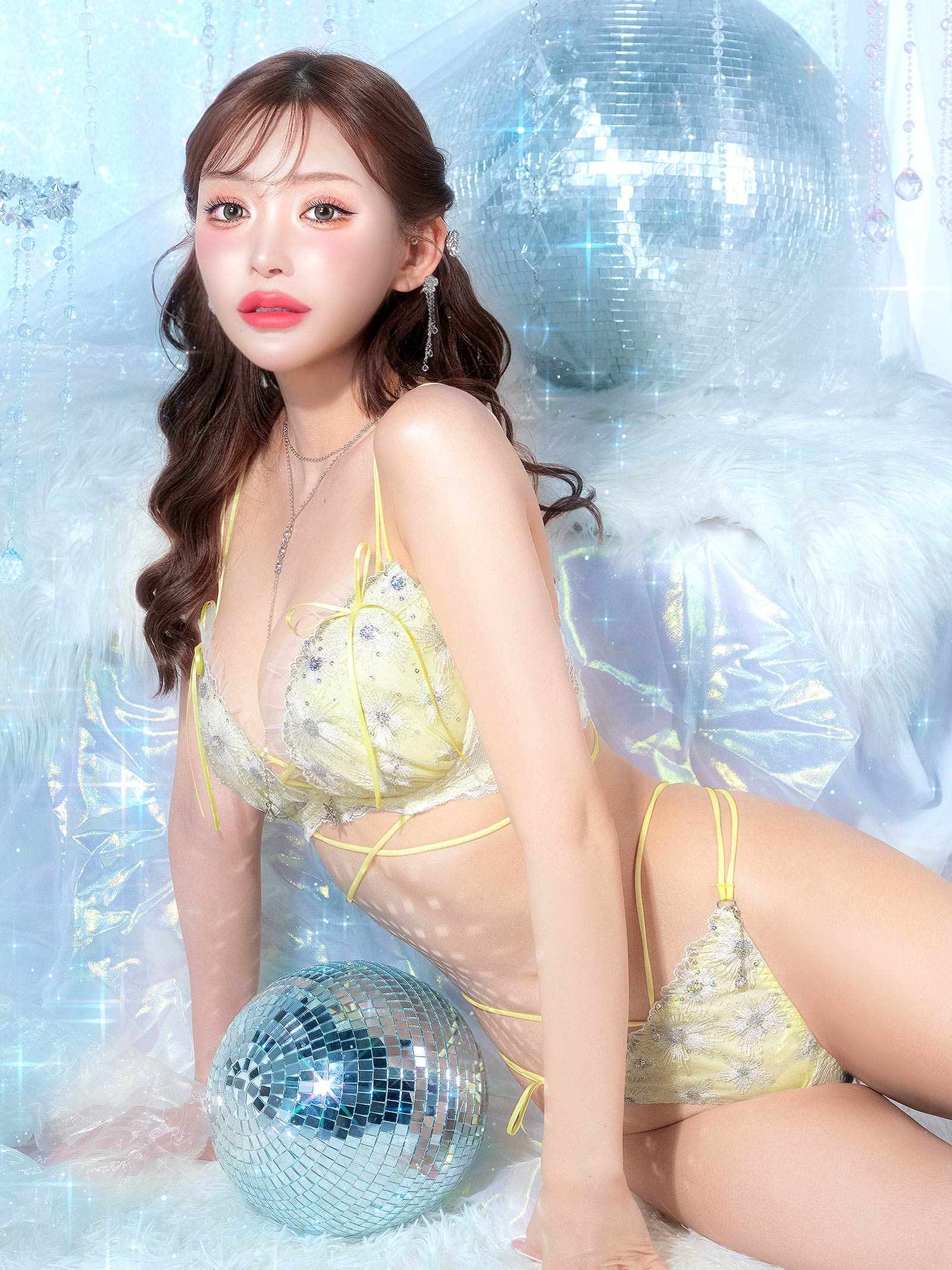 【明日花キララプロデュース/WhipBunny】Aurora Shine Sequin Bra&T-back / オーロラシャインスパンコールブラ&Tバック