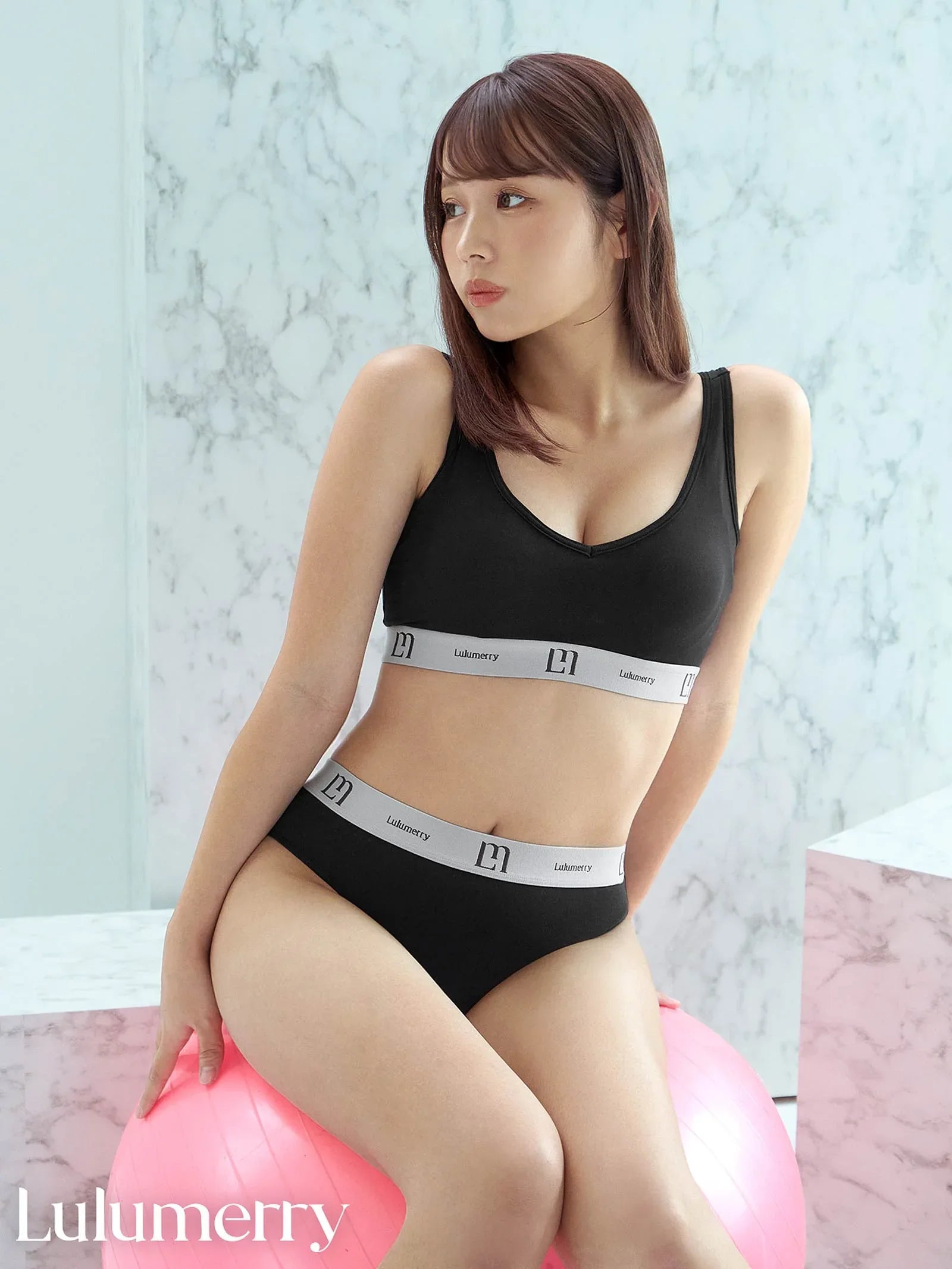 【YouTuber流那プロデュース/Lulumerry】モノグラムロゴ まんま”るな” ブラジャー&ショーツ / ブラック - 【公式】247Lingerie