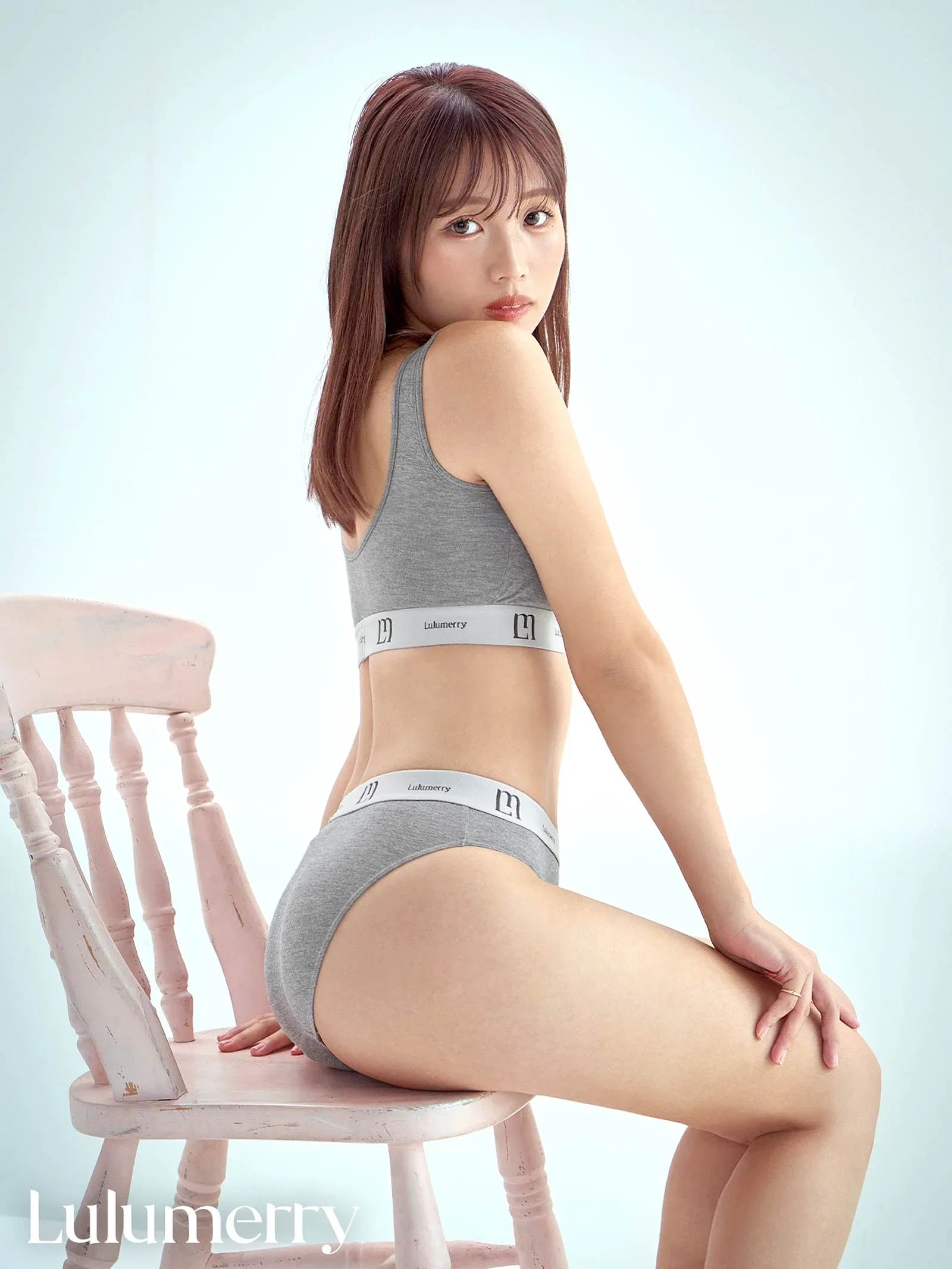 【YouTuber流那プロデュース/Lulumerry】モノグラムロゴ まんま”るな” ブラジャー&ショーツ / グレー - 【公式】247Lingerie