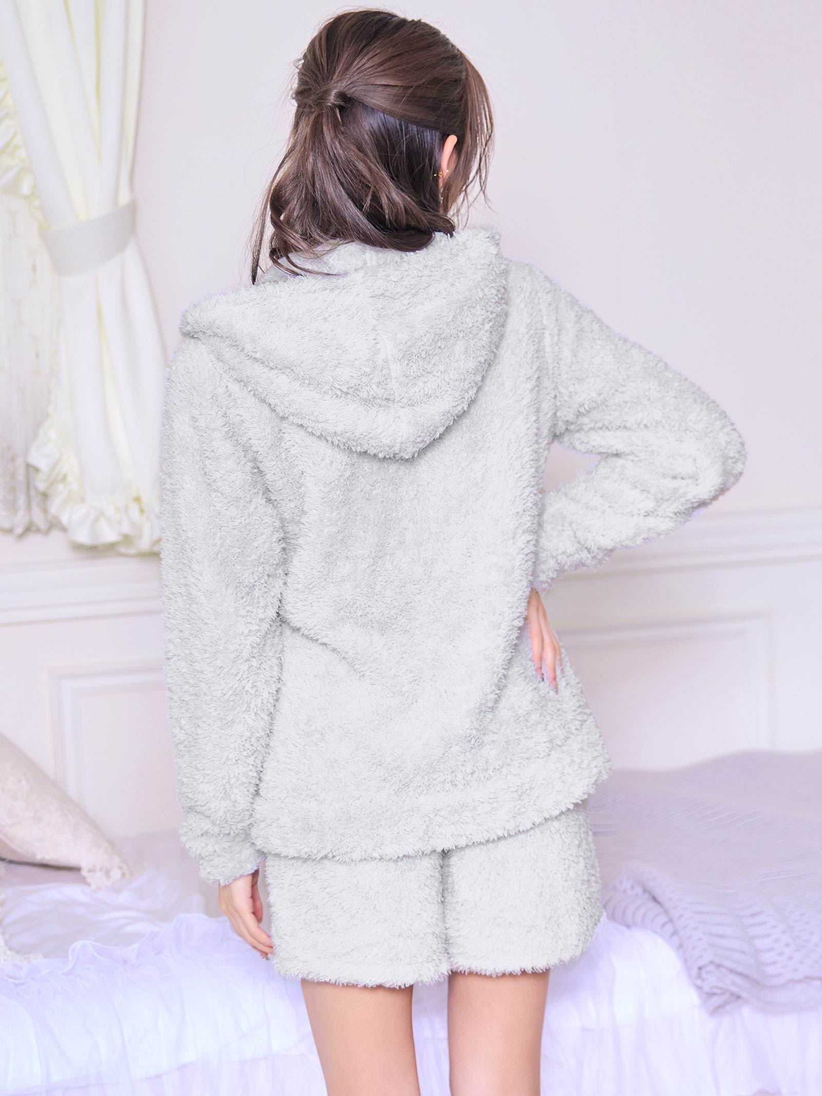 もこもこシャギーフード付きパーカー&ショートパンツルームウェア