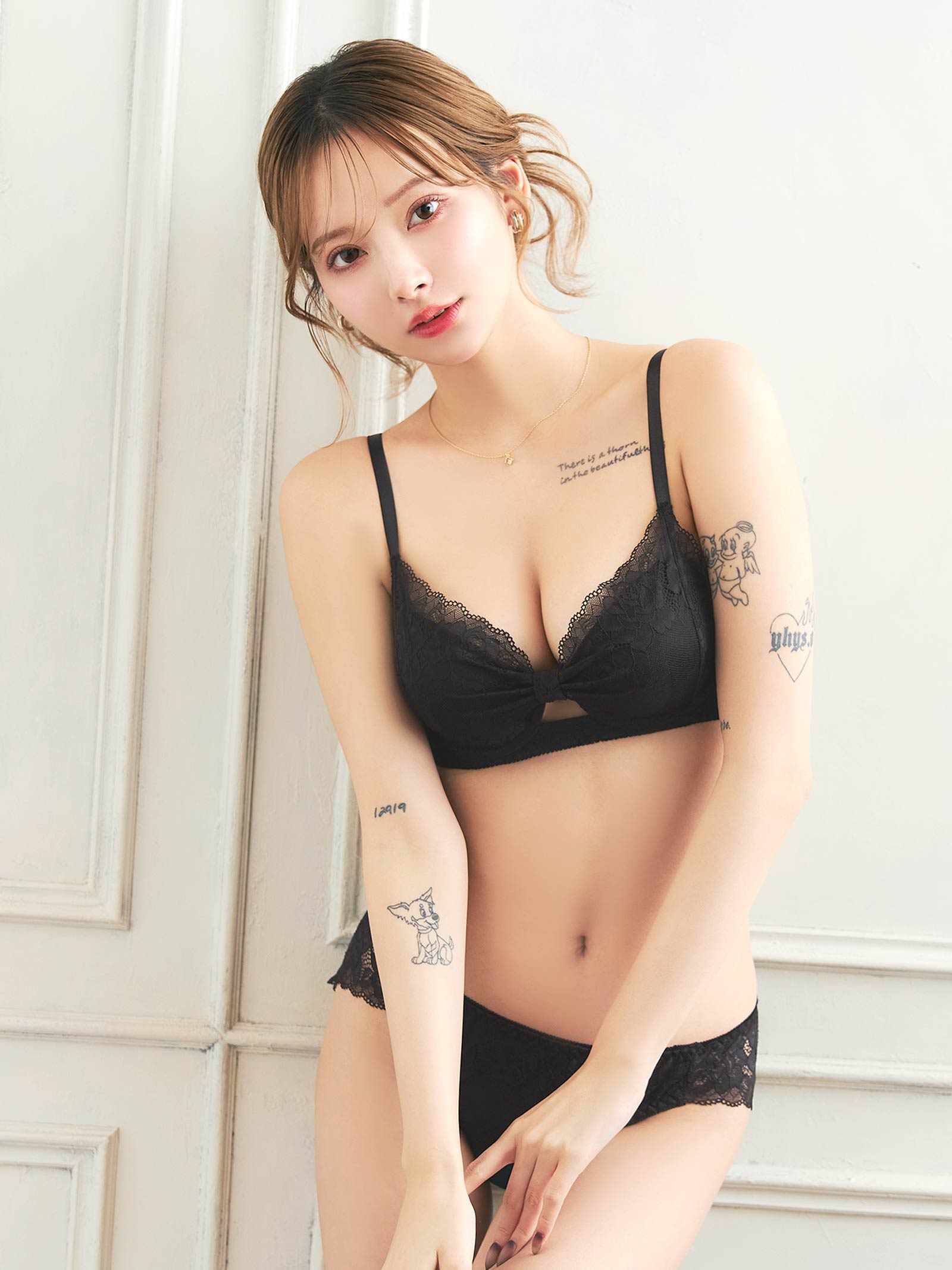 レーシィローズリボン育乳脇高ブラジャー&バック透けフルバックショーツ