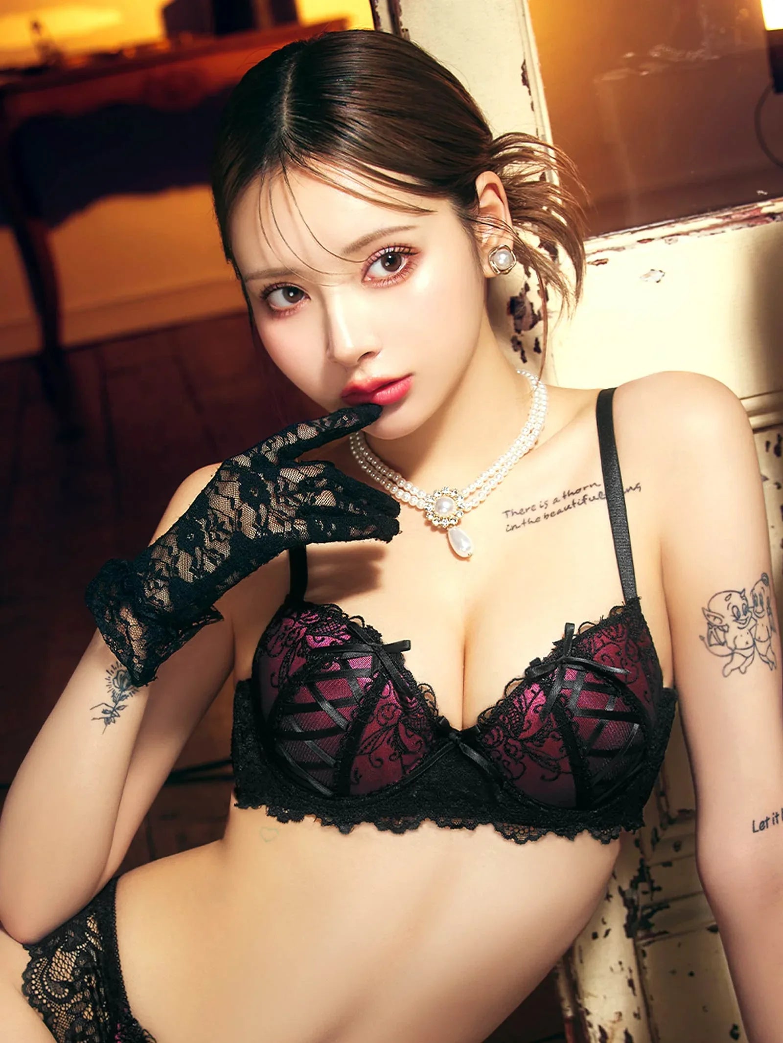 1/17再販!【EFサイズ】ゴシックスピンドルリボン育乳脇高ブラジャー&バック透けフルバックショーツ - 【公式】247Lingerie