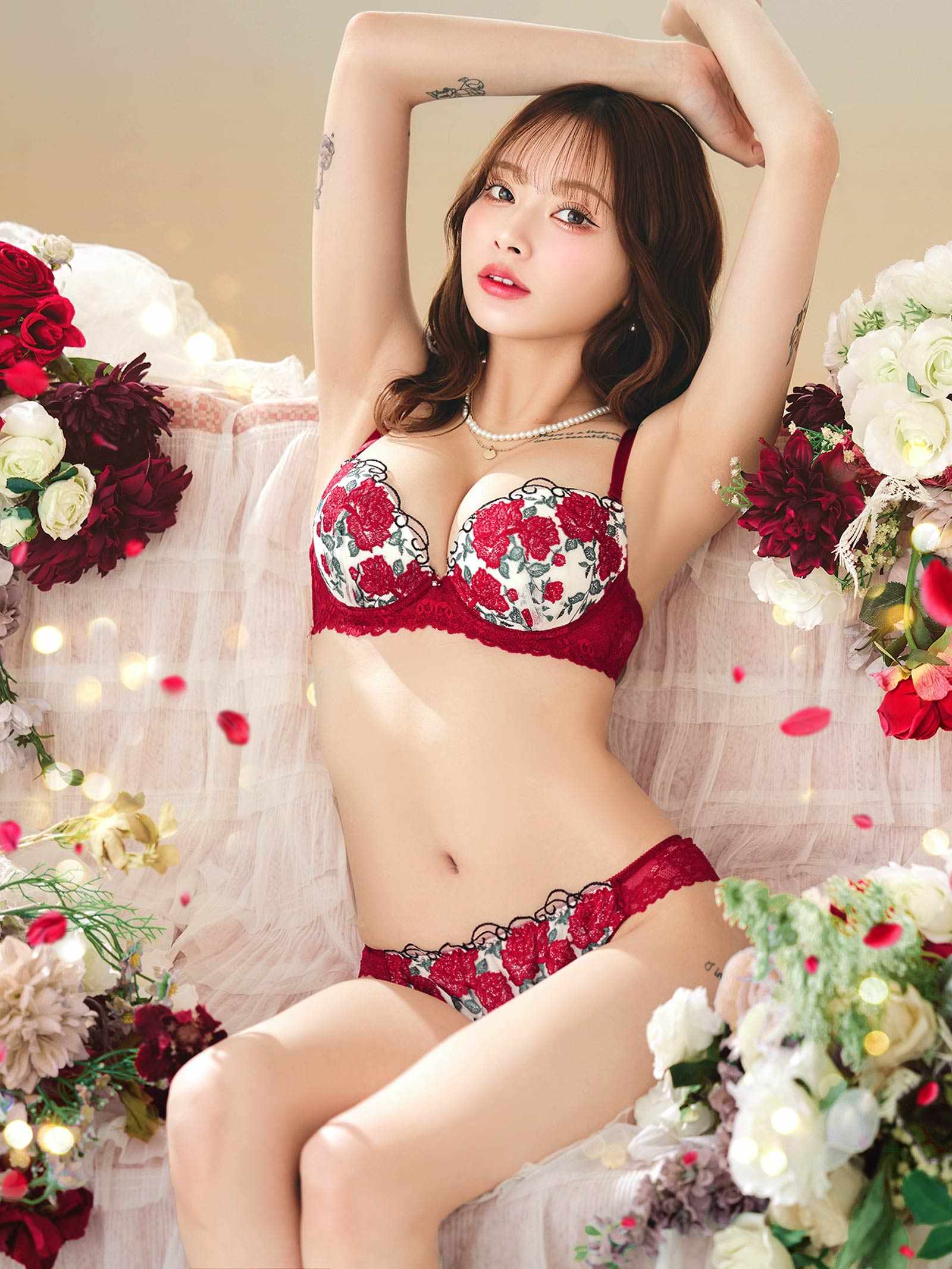 4/17新作!グラマラス ブライトフラワーブラジャー&バック透けTバックショーツ