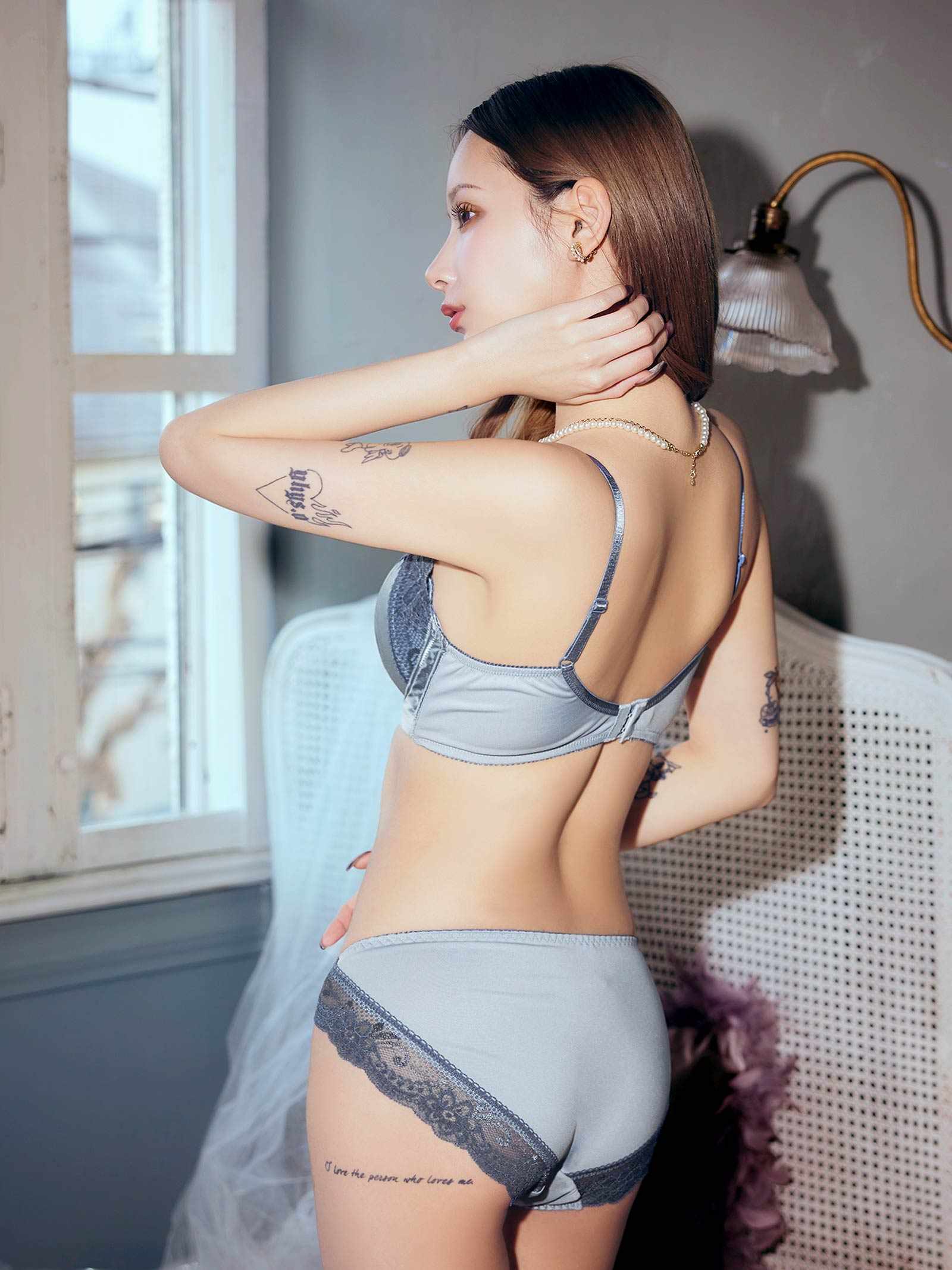 4/9新作!ダスティサテンレース育乳脇高ブラジャー&フルバックショーツ