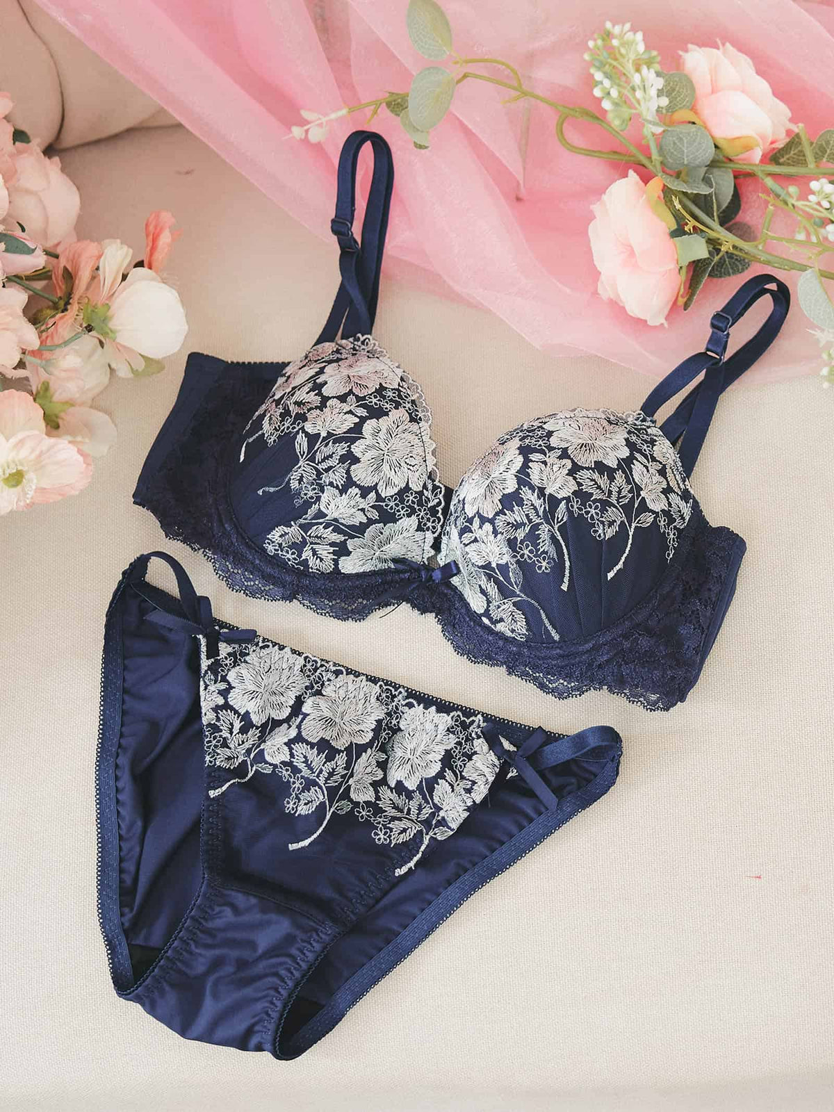 10/21新作!ファンシーフルール育乳脇高ブラジャー&フルバックショーツ