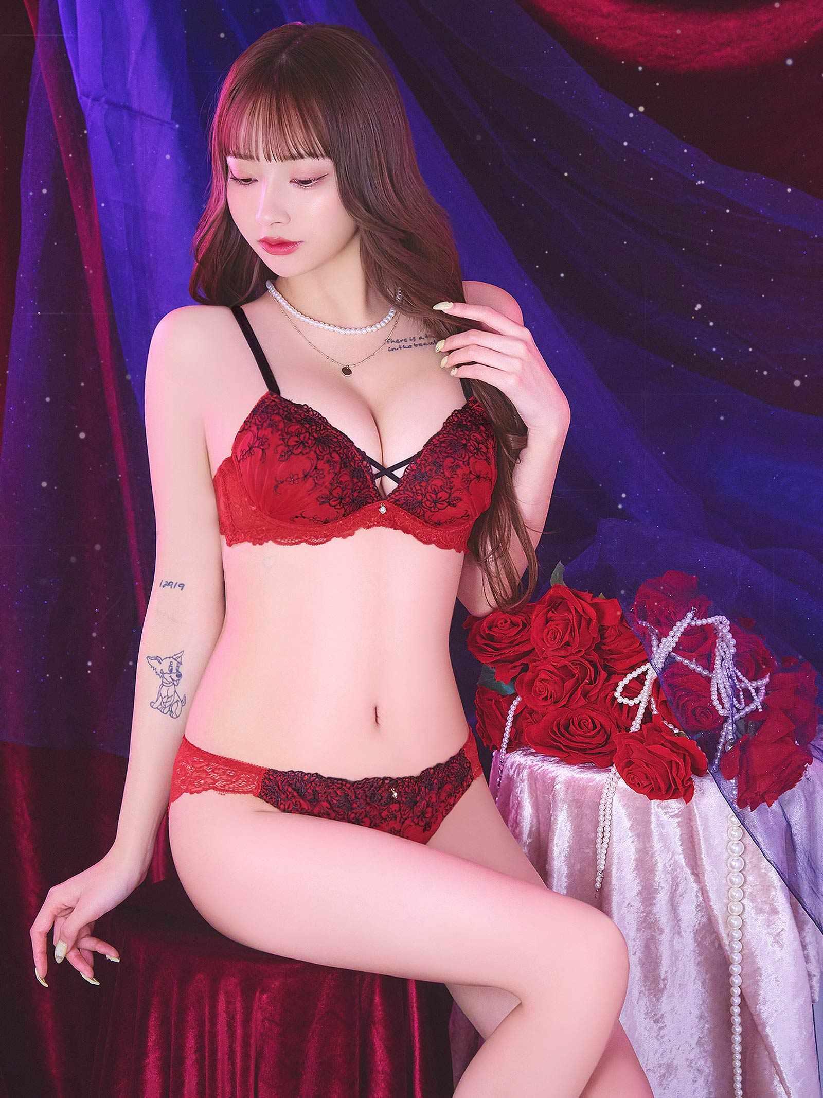 1/23新作!ディープクロスエンブロイダリーブラジャー&バック透けTバックショーツ