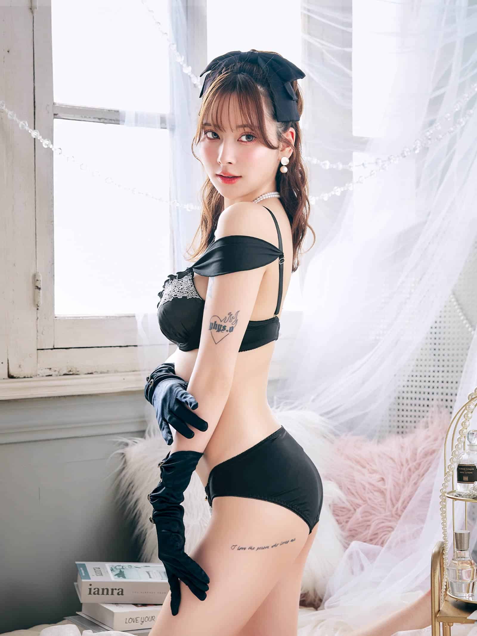 7/10新作!ロイヤルサテンレースブラジャー&フルバックショーツ