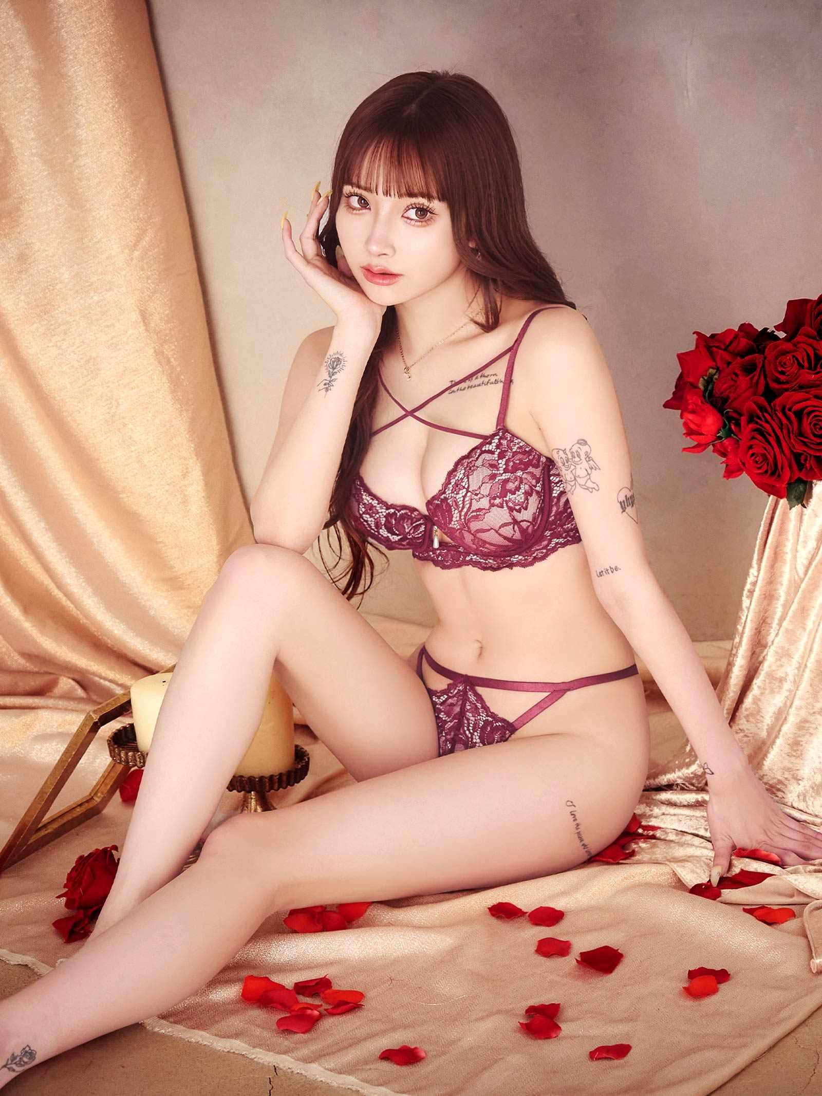 10/10新作!ラビッシュレースストリング育乳脇高ブラジャー&バック透けTバックショーツ