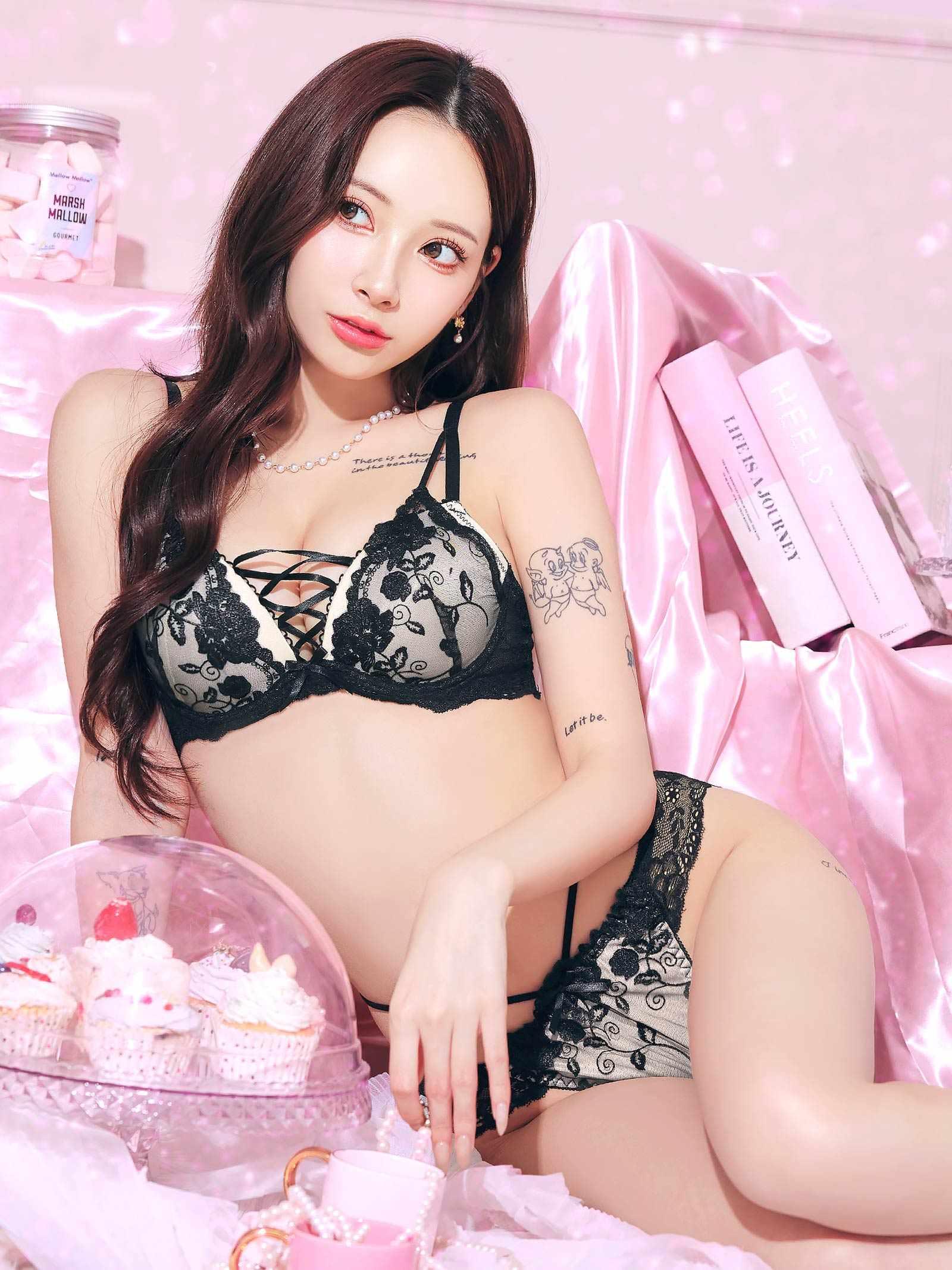 12/12新作!ノワールフラワーレースアップブラジャー&バック透けTバックショーツ