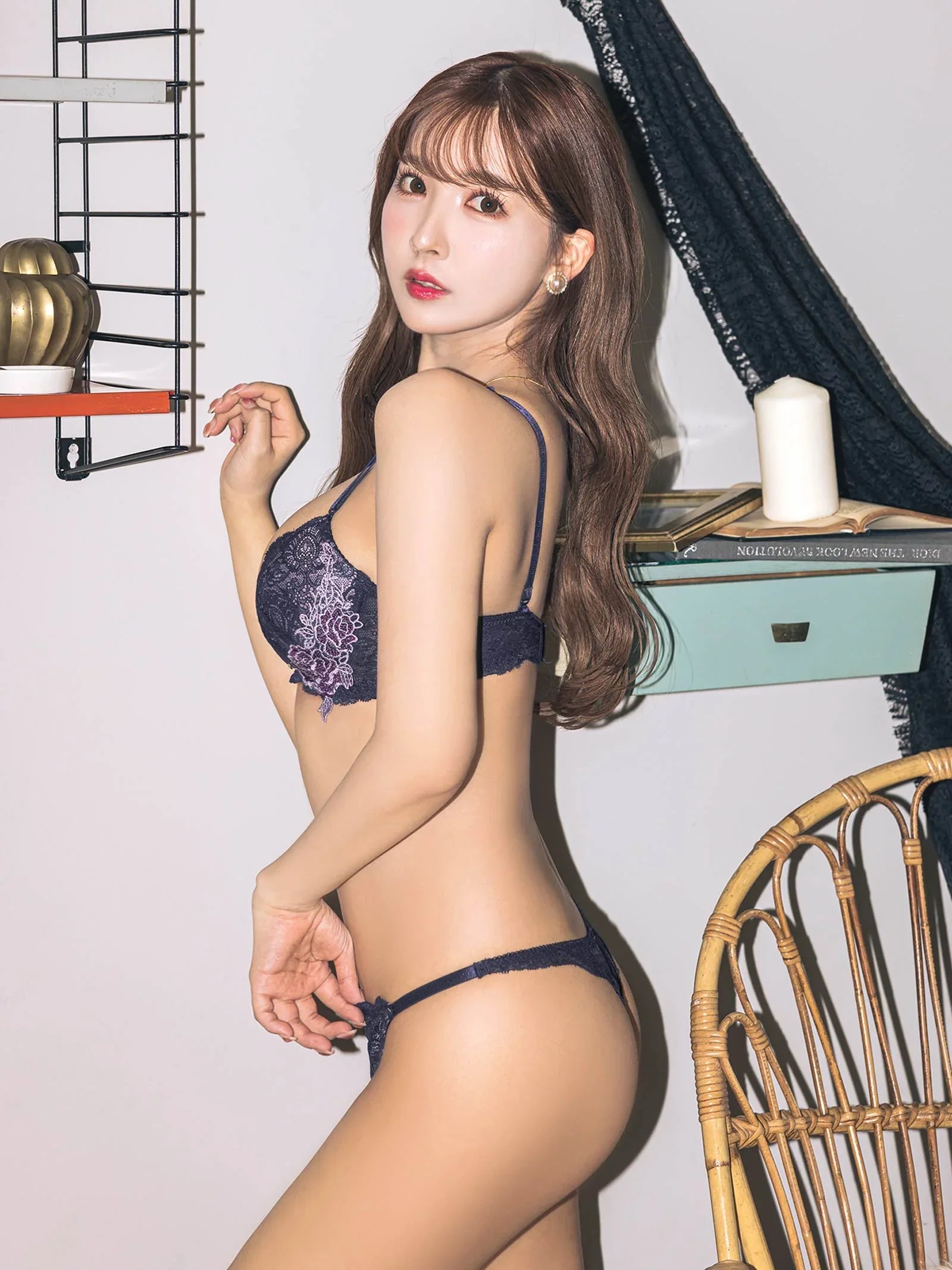 【三上悠亜着用】レーシィアンティークサイドローズ刺繍ブラジャー&バック透けTバックショーツ - 【公式】247Lingerie