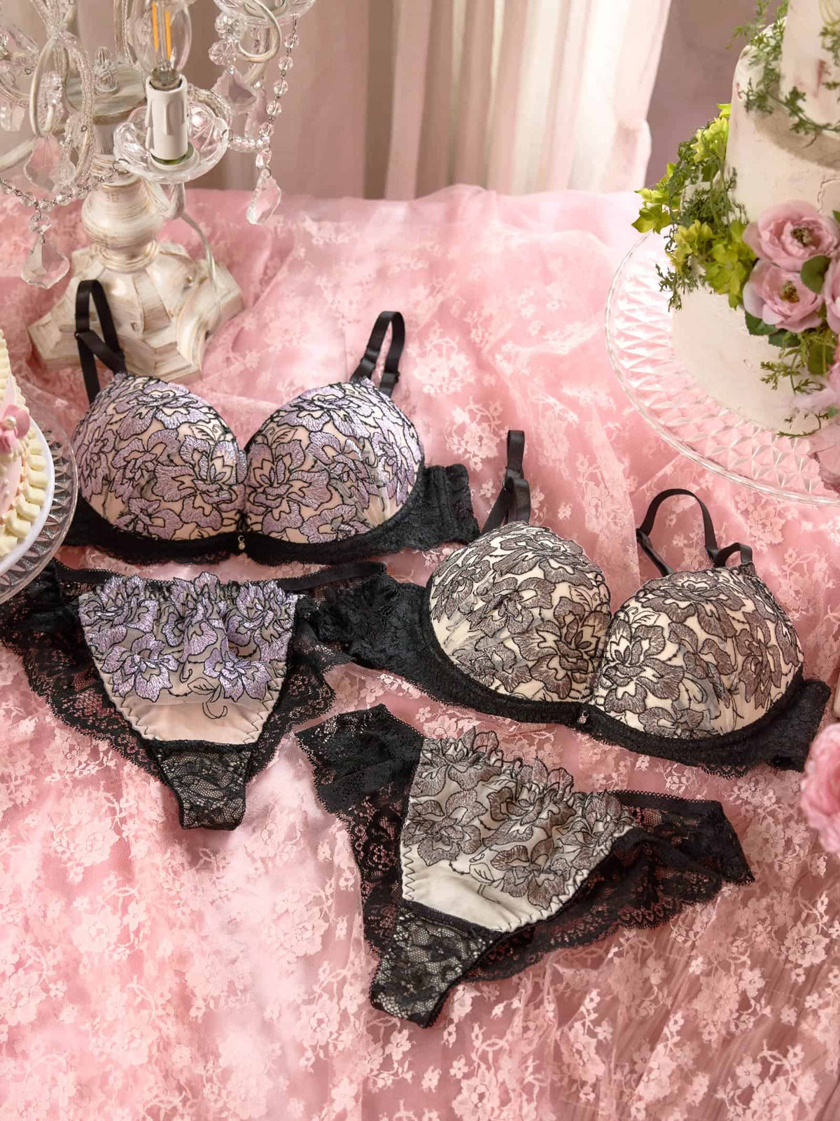 【三上悠亜着用】シャイニーブルームレースブラジャー&バック透けハーフバックショーツ