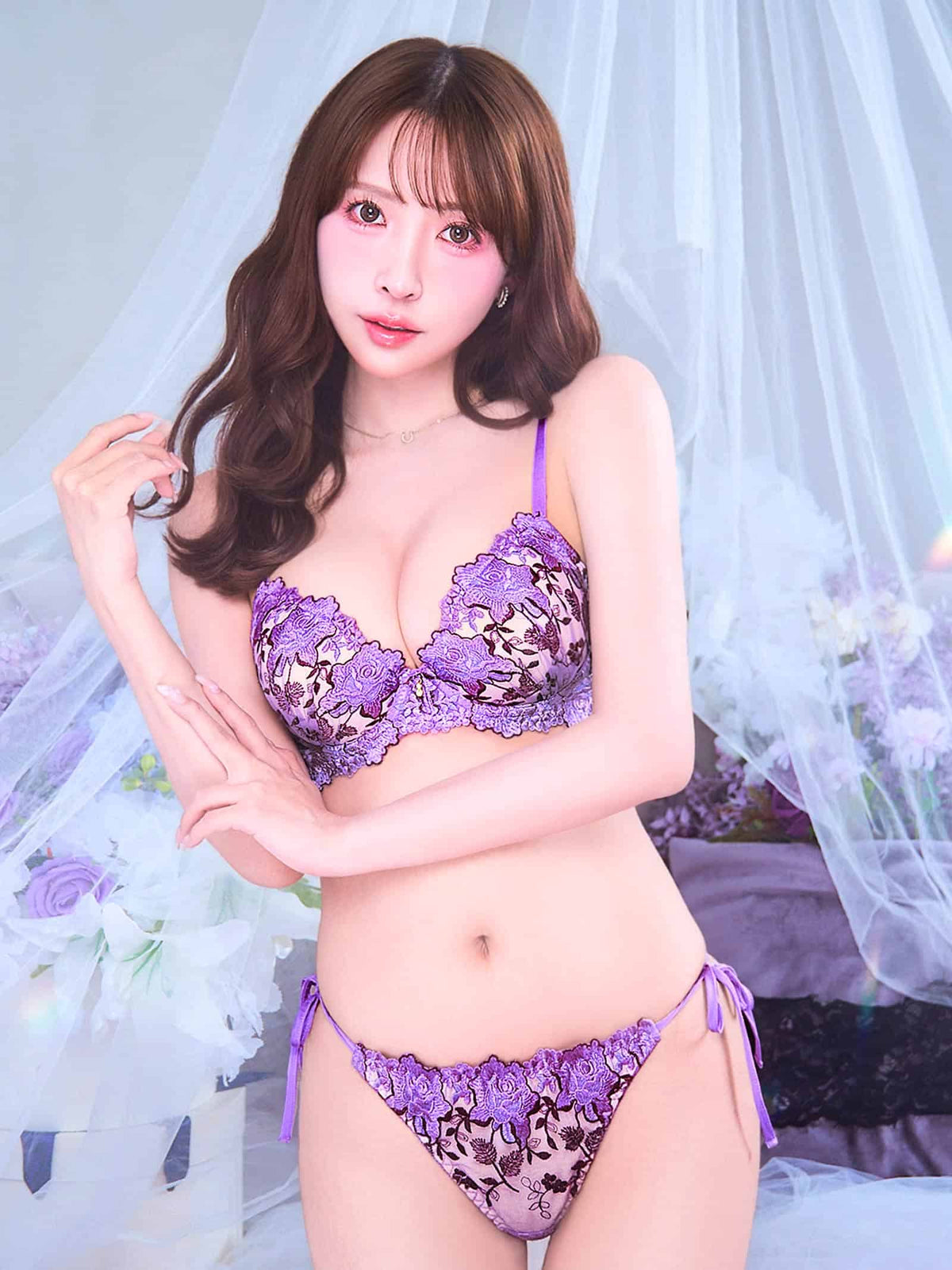 9/18新作!【三上悠亜着用】リュクスビビッドフルール育乳脇高ブラジャー&サイド紐バック透けフルバックショーツ