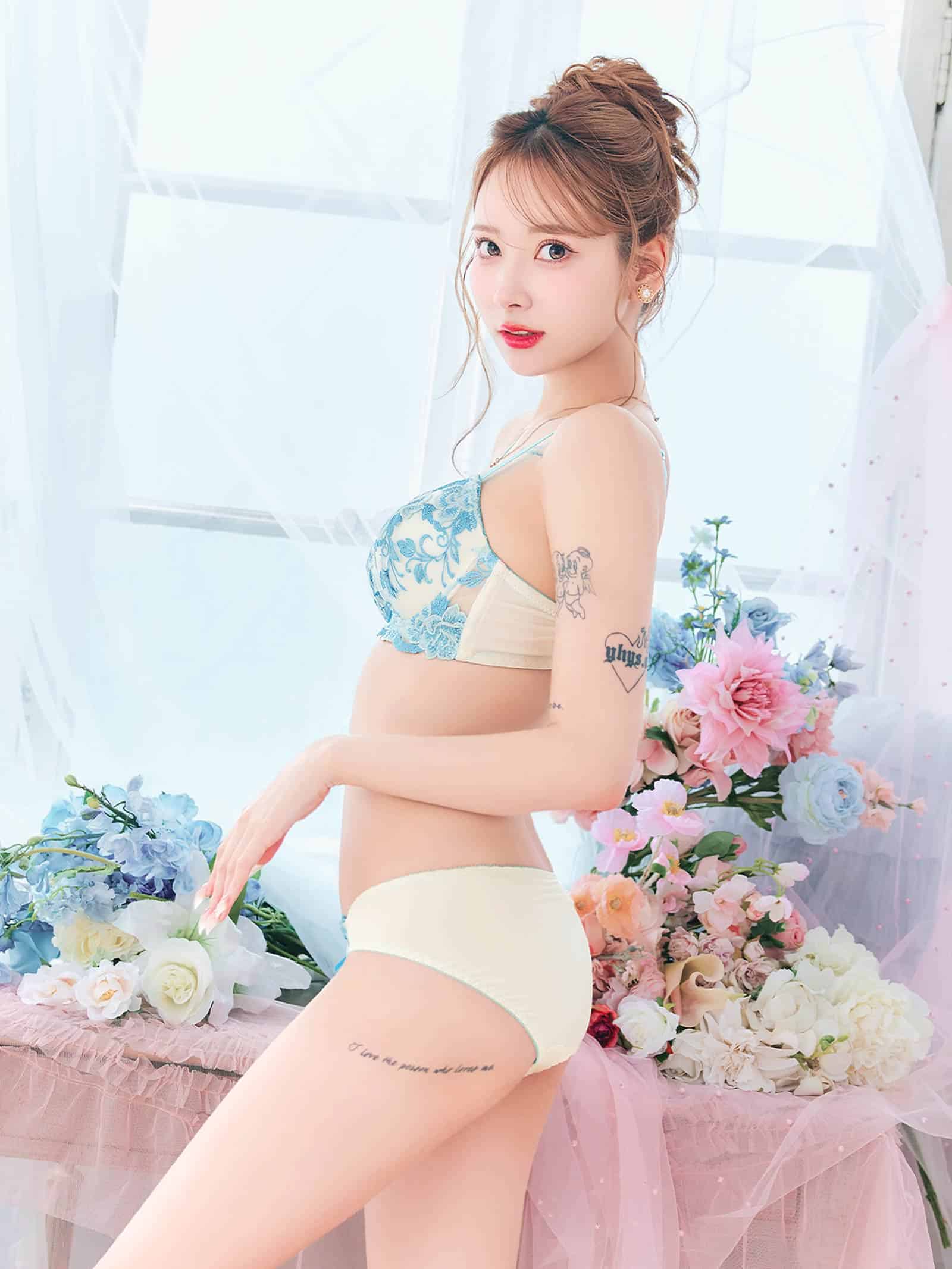 8/5新作!フェミニンブライトフラワーブラジャー&フルバックショーツ