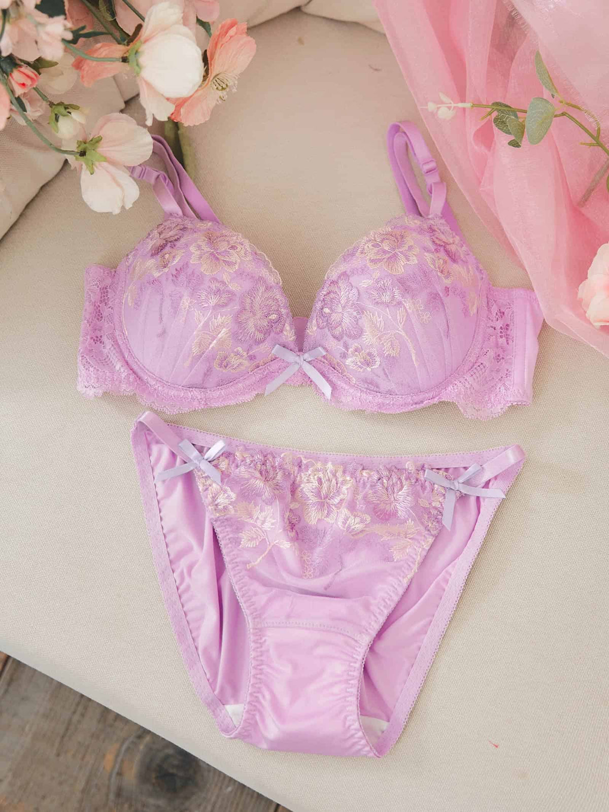 10/21新作!ファンシーフルール育乳脇高ブラジャー＆フルバックショーツ