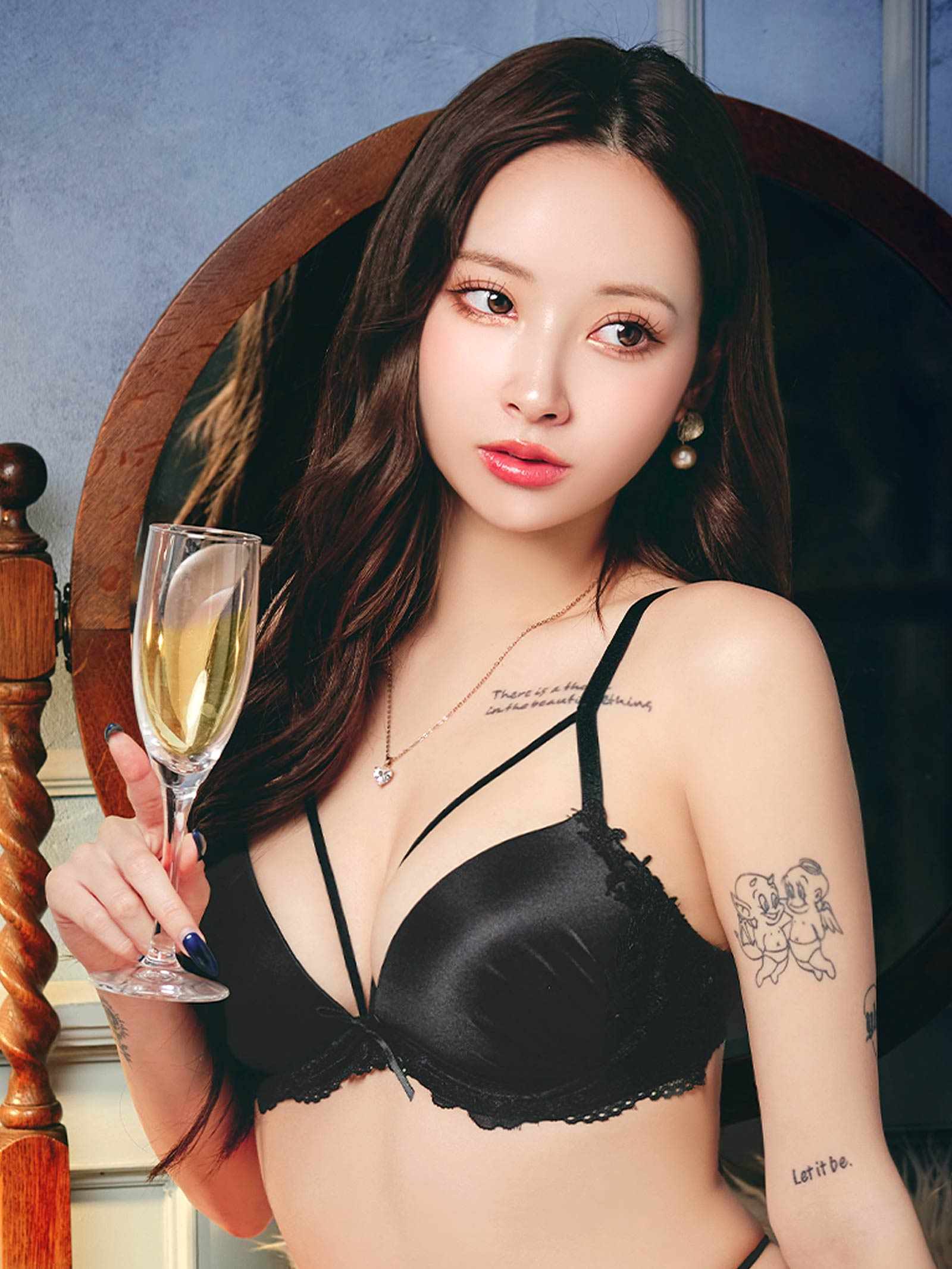 11/10新作!グロウサテンストリングブラジャー&バック透けフルバックショーツ