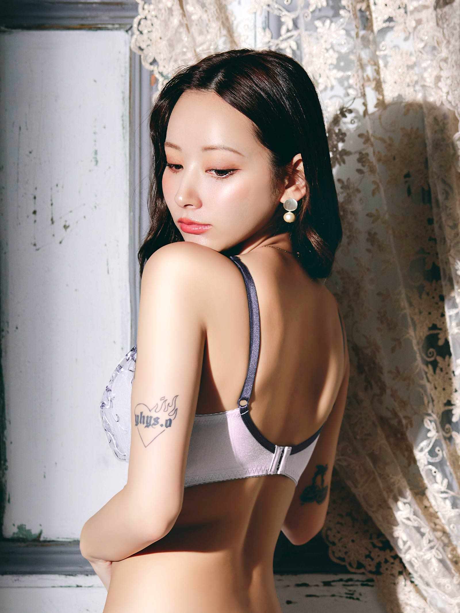 2/2新作!グレースクロスフラワー育乳脇高ブラジャー&フルバックショーツ